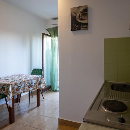 Apartments Gaja Green Ap Светі Филип-і-Яков Екстер'єр фото